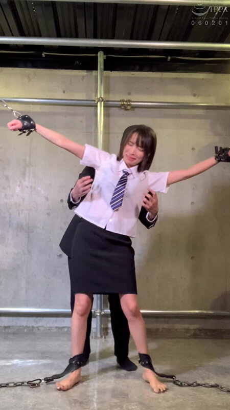 「真木今日子が挑む拘束くすぐりSM！美人お姉さんが拷問プレイで悶絶する姿が話題」のサンプル画像6枚目