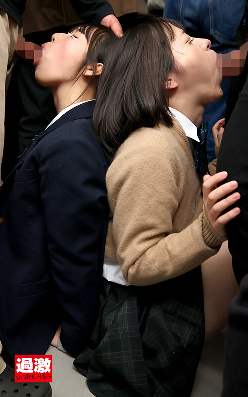 「【巨乳レズビアン】美女2人組の濃厚レズキスとクンニで潮吹き絶頂！電車内で手マン責め」のサンプル画像8枚目