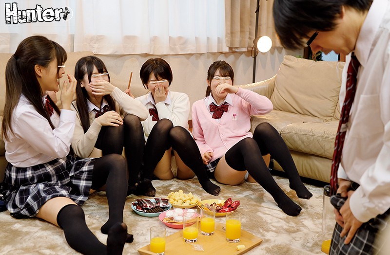 「女子校生たちとニーソックス姿でハーレム中出し体験！学生服美少女たちの放課後パラダイス」のサンプル画像3枚目