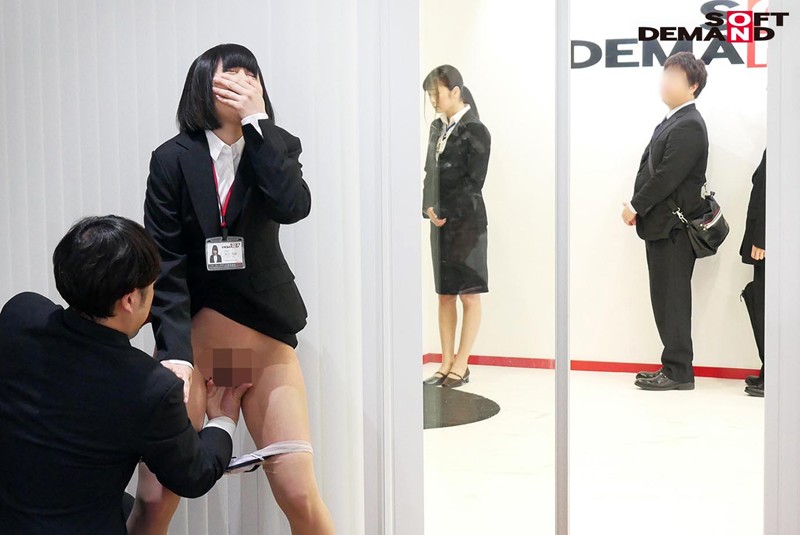 「三浦成美・上山美琴ら女子社員OLが羞恥プレゼンで潮吹き・お漏らし絶頂!SOD会社説明会2019」のサンプル画像10枚目