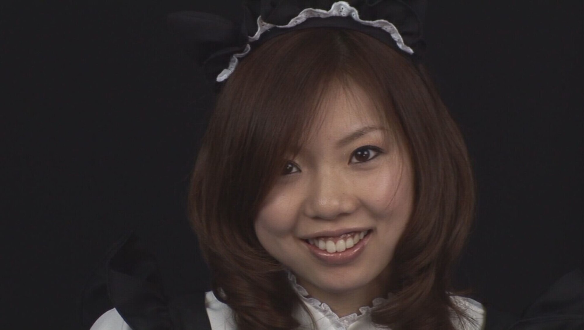 「ご主人様にエッチなご奉仕！可愛いメイドコスのお姉さんとラブラブSEX！」のサムネイル