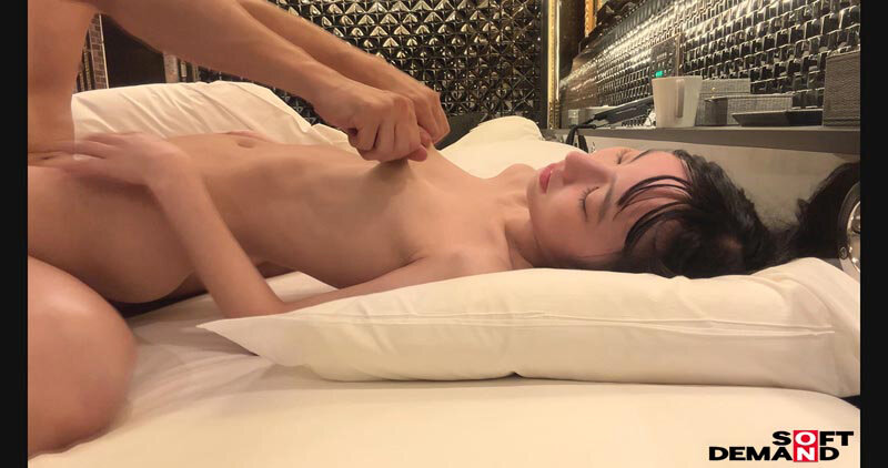 「鳥羽いく 貧乳スレンダー美女が拘束されぶっかけ責め｜元ひきこもり喪女の衝撃デビュー作」のサンプル画像6枚目