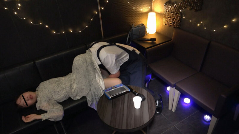 「素人人妻がヒトカラで痴女化！中出しされる淫乱主婦5名の過激プレイ映像」のサンプル画像11枚目