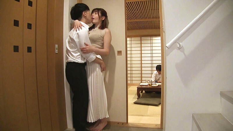 「水端あさみ・柏木こなつら人妻4人の不倫セックス！巨乳長身妻たちの禁断プレイ」のサンプル画像16枚目