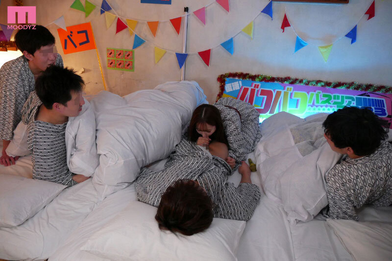 「三上悠亜の3P・4P大乱交!巨乳アイドル引退直前ファン感謝祭バスツアー作品」のサンプル画像9枚目