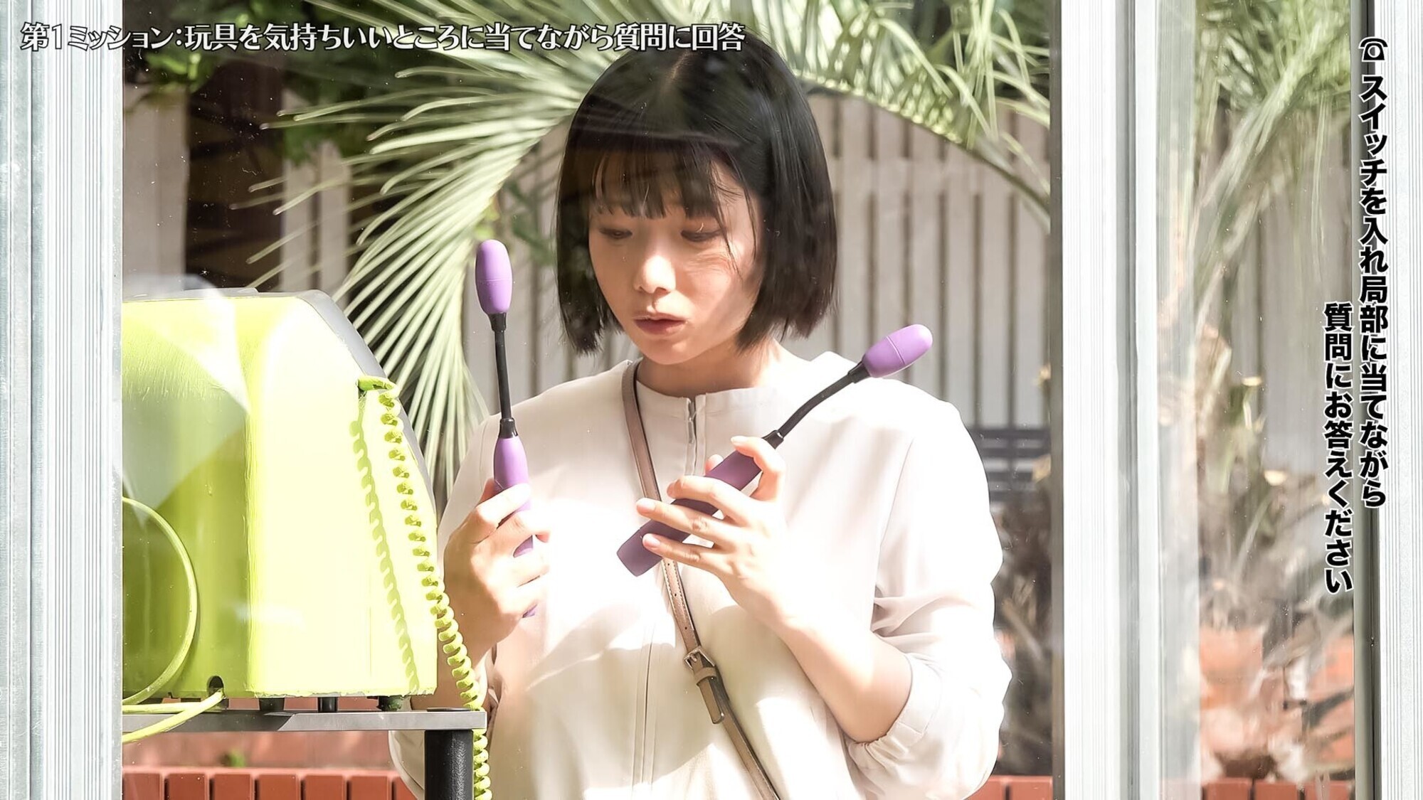 「公衆電話ボックス360度 爆乳素人きき乳首チャレンジ すなおさん（22歳・大学生）」のサムネイル