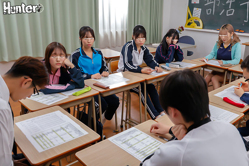 「【女子校生】制服姿の女部長たちがハーレム乱交で誘惑!中出しで部費交渉する過激な学園モノ」のサンプル画像2枚目