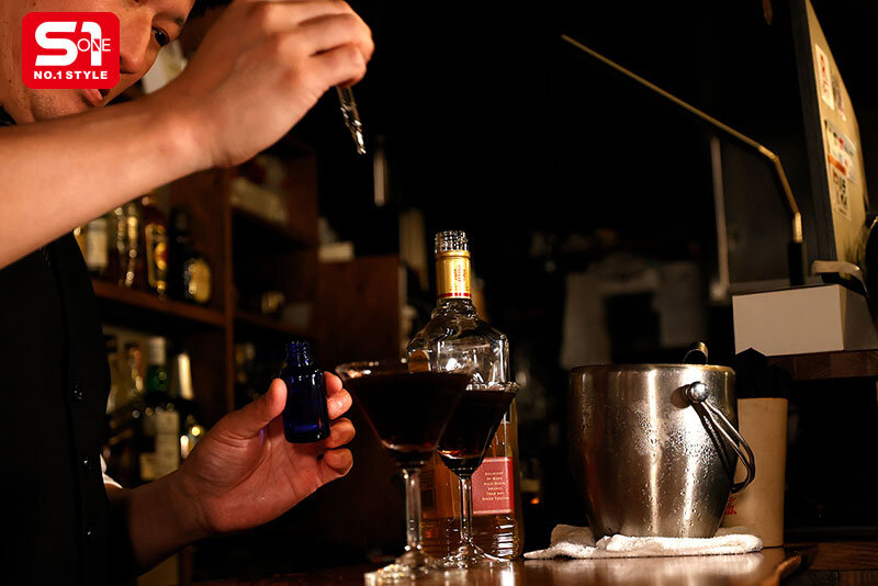 「小日向みゆう 巨乳女子大生が合コンで睡眠姦イタズラ！3P・4Pで一晩中弄ばれる」のサムネイル