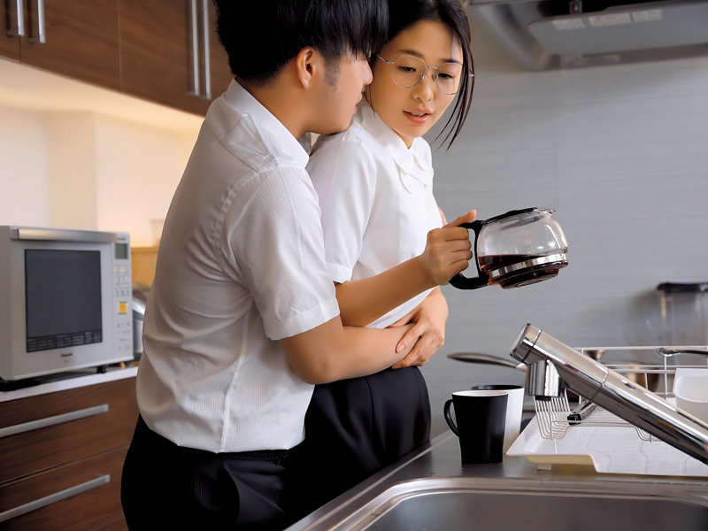 「川上奈々美の騎乗位が凄すぎる！三十路熟女OLに惚れられて逃げられない痴女プレイ」のサンプル画像2枚目