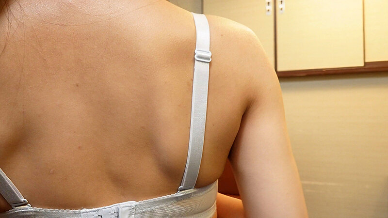 「真野祈・天羽りりか他 巨乳パイパンお姉さん9人の自撮りオナニー局部アップ映像集」のサンプル画像5枚目