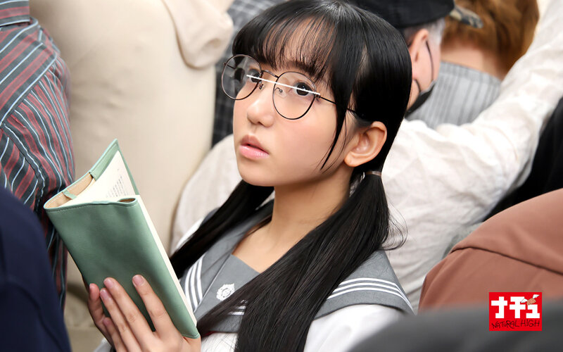 「メガネ女子校生の濃厚ベロキス＆恥じらいお漏らし！小柄な制服美少女が何度もイカされる対面羞恥プレイ」のサンプル画像2枚目