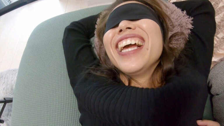 「【素人】どSお姉さんを電マ＆くすぐり責め！感じまくって絶頂アクメする美女の反応がエロい」のサンプル画像8枚目