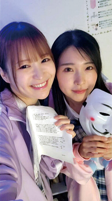 「天馬ゆい・皆月ひかる 女子校生不良娘がイラマチオ拷問で潮吹き絶頂！学生服姿で完全屈服」のサンプル画像4枚目