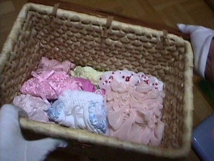 「【素人盗撮】本物女性宅侵入ボディカメラで下着物色体験！リアル潜入フェチ映像第2弾」のサンプル画像6枚目