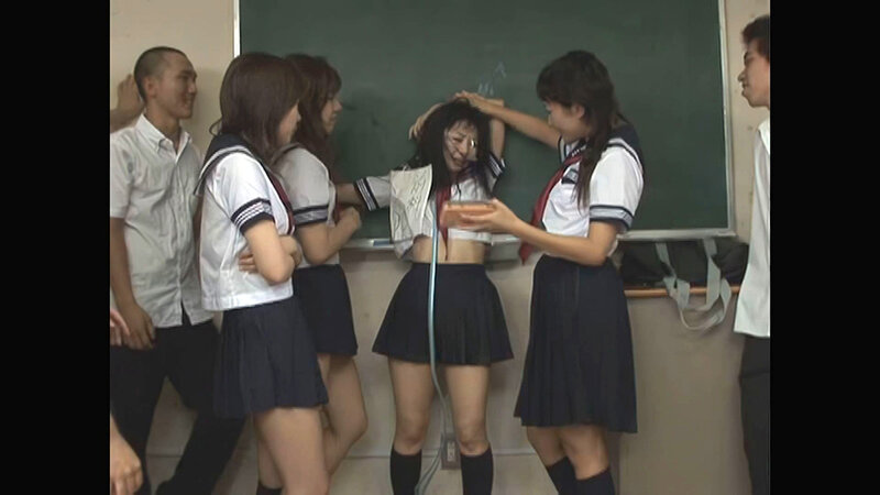 「星月まゆら 3P・4Pで中出し責め|恥辱プレイ満載のAIリマスター作品」のサンプル画像4枚目