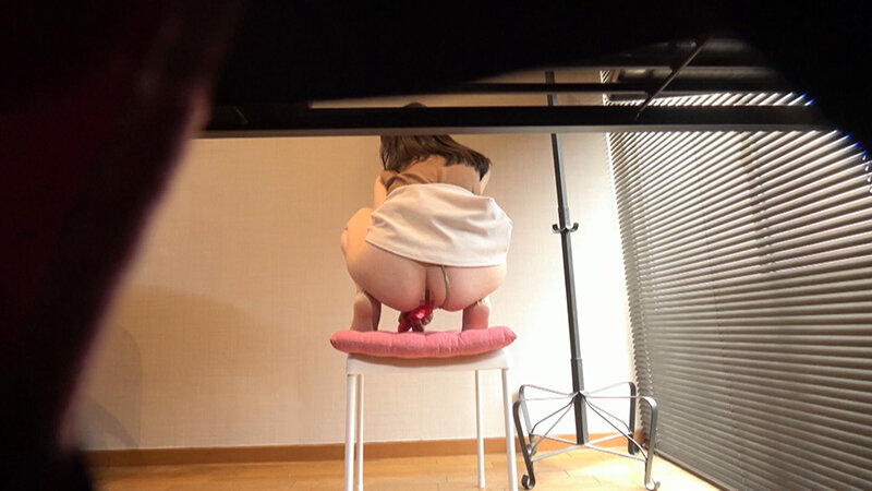 「【秋元さちか・西尾れむ・宇多田あみ】素人OLの隠し撮りオナニー映像！リアルなアクメの瞬間を収録」のサンプル画像4枚目