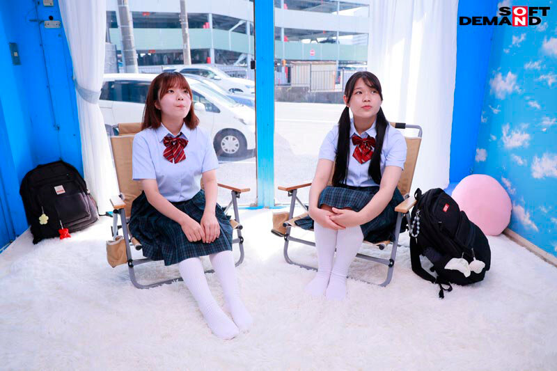 「【素人】マジックミラー号で友達同士がオナニー見せ合い！羞恥プレイから3Pへ発展する衝撃展開」のサンプル画像9枚目