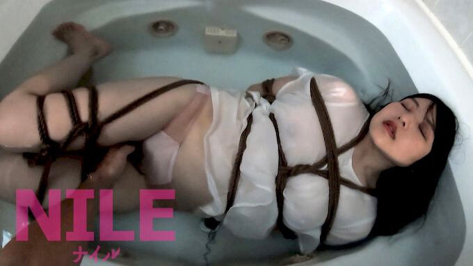 「松坂つぐみ 巨乳人妻が緊縛調教で羞恥プレイ!刺激を求める奥様に中出し」のサンプル画像14枚目