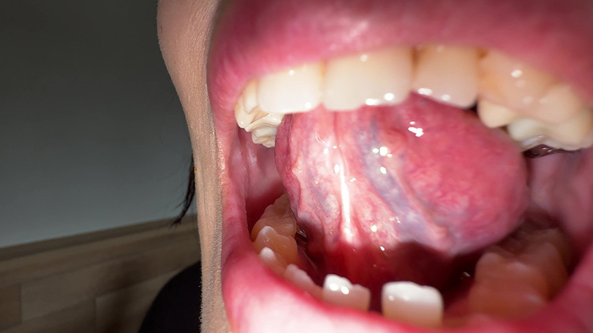 「【玉城夏帆】舌ブラシで舌苔採取フェチプレイ|唾液・口腔フェチ好き必見の個人撮影動画」のサンプル画像4枚目