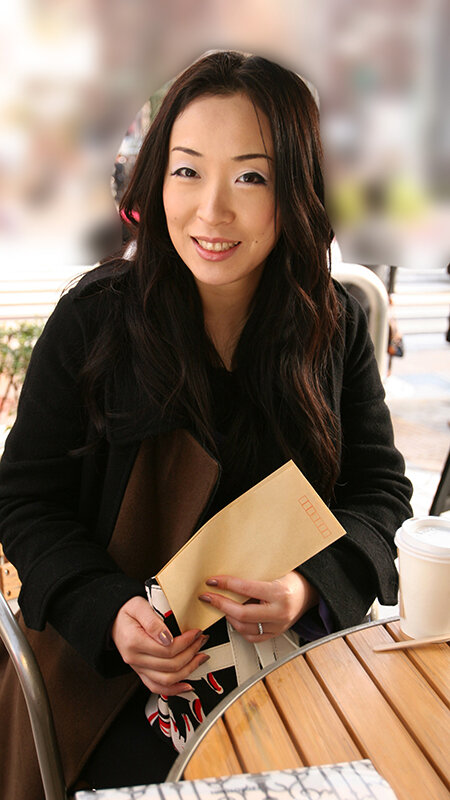 「素人人妻熟女60人が電マでアクメ絶頂！ナンパされた欲求不満妻の中出し不倫8時間SP」のサンプル画像19枚目