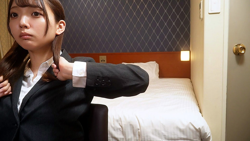 「【素人OL】ビジネスホテルで美人巨乳お姉さんの無防備オナニーを盗撮【自慰行為】」のサムネイル