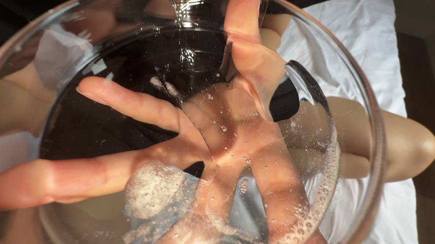 「【湊波流】舌ブラシで舌苔採取する個人撮影フェチ動画｜唾液・口腔マニア必見」のサンプル画像15枚目