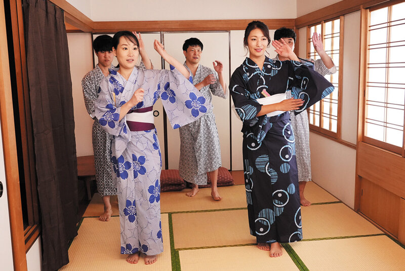 「小早川怜子のNTR作品｜浴衣姿の美人妻が夏祭りで巨根男たちに寝取られる熟女動画」のサンプル画像2枚目