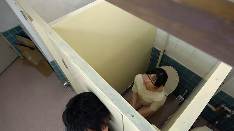 「【素人女子大生】某女子大の校内トイレで羞恥プレイ&中出し性交|リアル盗撮風映像#03」のサンプル画像12枚目