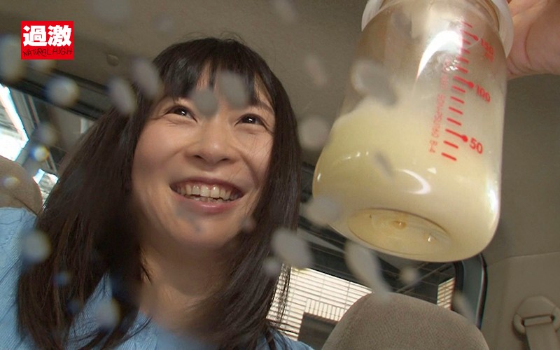 「羽月希の母乳プレイ動画｜巨乳人妻お母さんが初めての大噴射で感じまくる」のサンプル画像4枚目