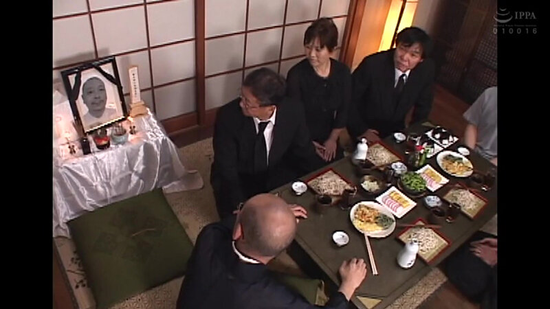 「昭和猥褻エロ映画館2 息子達に中出し許す切ない祖母や母に叔母」のサムネイル