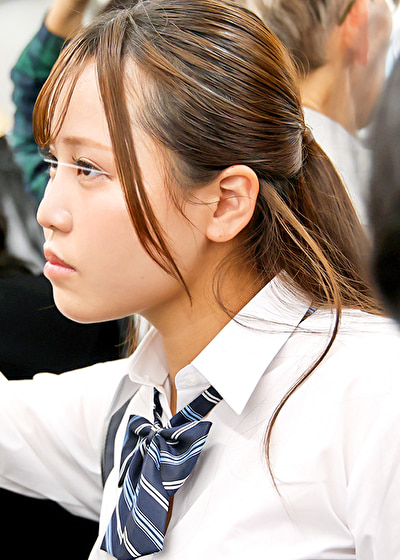 「巨乳少女羞恥電車 4 発育した胸を変態性癖で汚しまくれ！」のサムネイル