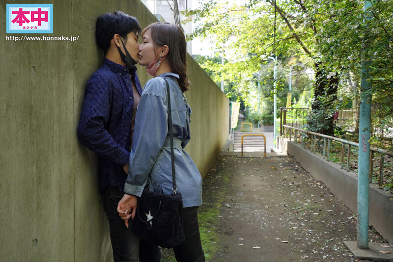 「美谷朱里が痴女全開で密着デート！スレンダー美女のキス責めから中出しまで堪能」のサムネイル