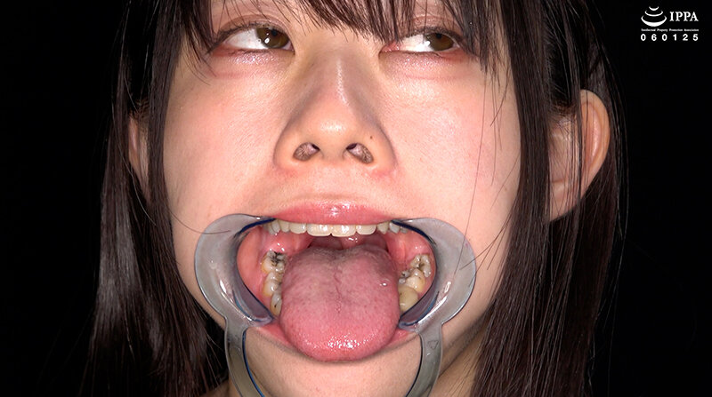 「【甘井くるみ】口内観察・歯・のどちんこ接写&咀嚼プレイ【フェチ動画】貴重映像で魅せる巨大女の世界」のサンプル画像5枚目