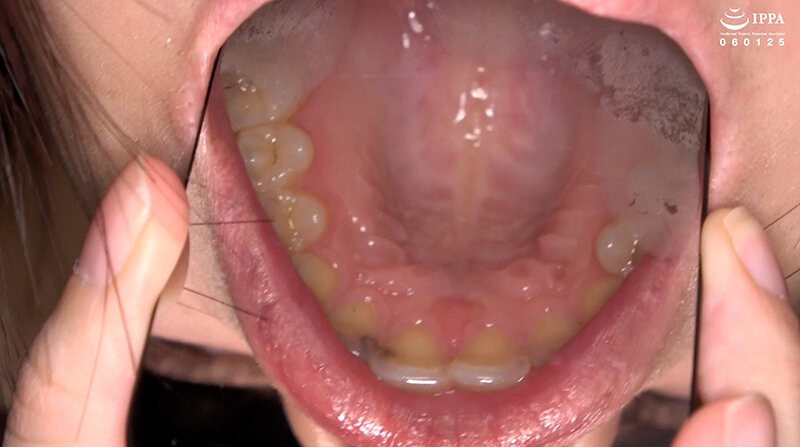 「【甘井くるみ】口内観察・歯・のどちんこ接写&咀嚼プレイ【フェチ動画】貴重映像で魅せる巨大女の世界」のサンプル画像6枚目