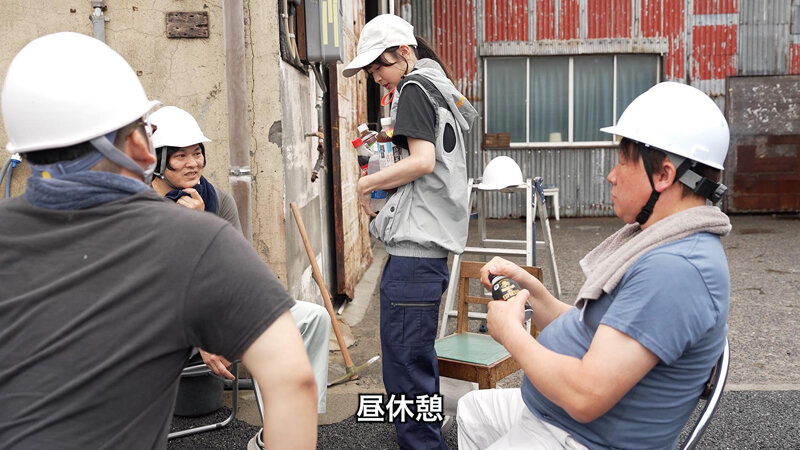 「ピストンバイブ解体女子‘実習’という名のシゴキにもめげずに男社会で解体工を目指す純朴研修生に密着 運搬作業編」のサンプル画像2枚目