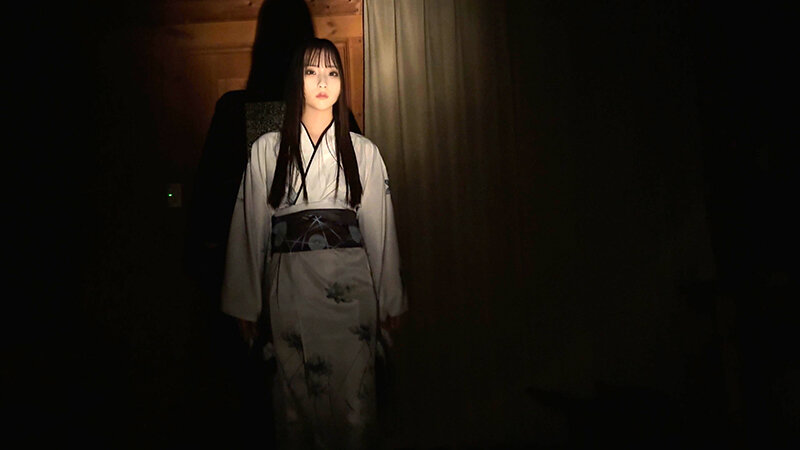 「【素人美女】巨乳パイパン美女が騎乗位で絶頂アクメ！雪山遭難ドキュメント風中出しセックス」のサンプル画像2枚目