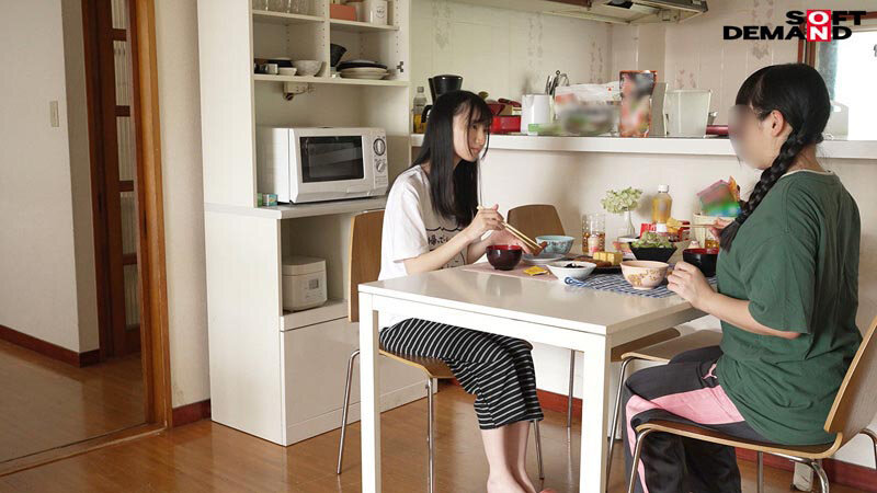 「鳥羽いく 貧乳スレンダー美少女が自宅で顔射デビュー!元引きこもり絵師の1泊2日密着撮影」のサンプル画像8枚目