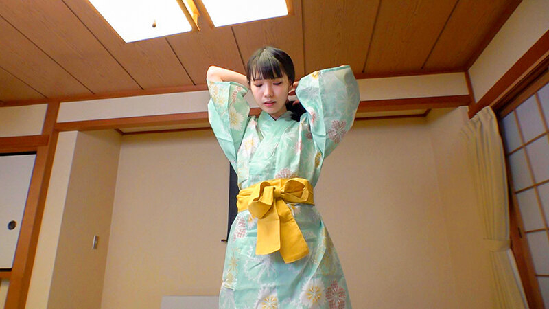 「黒髪スレンダー女子校生と温泉旅行で制服プレイ!微乳美少女に顔射・中出しのイタズラ三昧」のサンプル画像12枚目