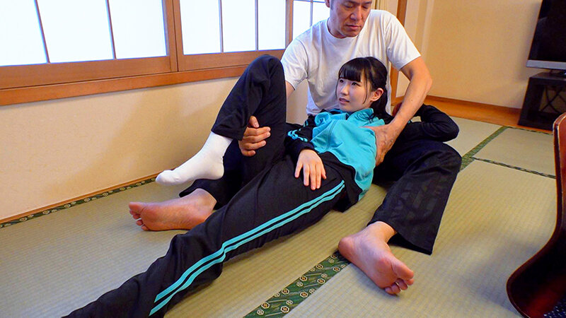 「黒髪スレンダー女子校生と温泉旅行で制服プレイ!微乳美少女に顔射・中出しのイタズラ三昧」のサンプル画像6枚目