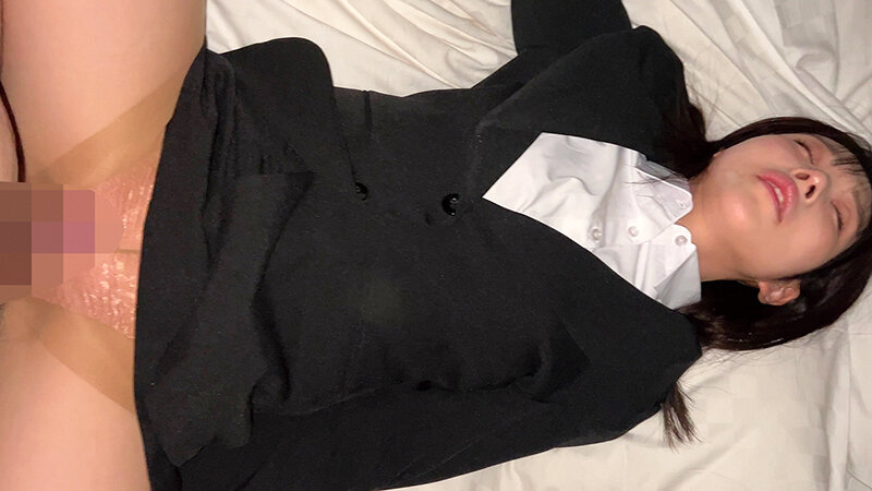 「美乳女子大生が中出しされる姿がエロい!スーツ姿のスレンダー美少女素人と濃厚プレイ」のサンプル画像8枚目