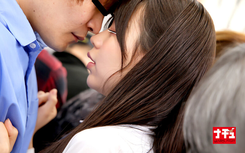 「美少女JKの対面羞恥プレイ!恥じらいながら濃厚ベロキスとフェラで何度もイキまくる発情娘」のサンプル画像4枚目