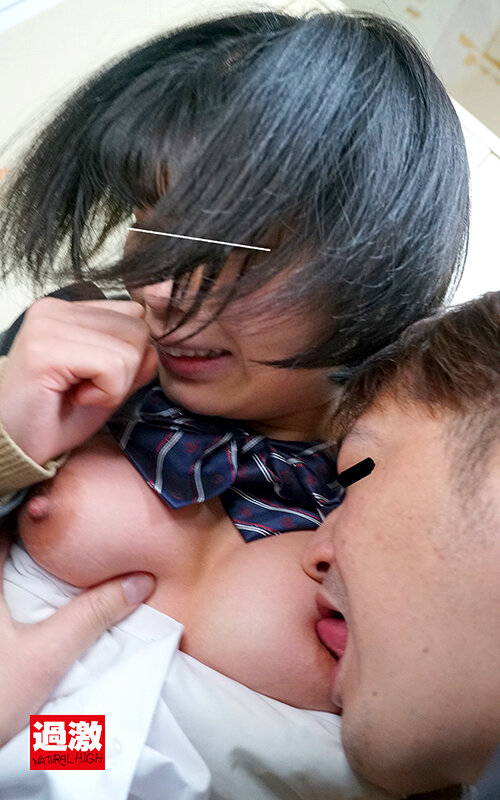 「女子校生グループと3P・4Pで中出し潮吹き体験!追跡系企画で全員と禁断プレイ」のサンプル画像2枚目