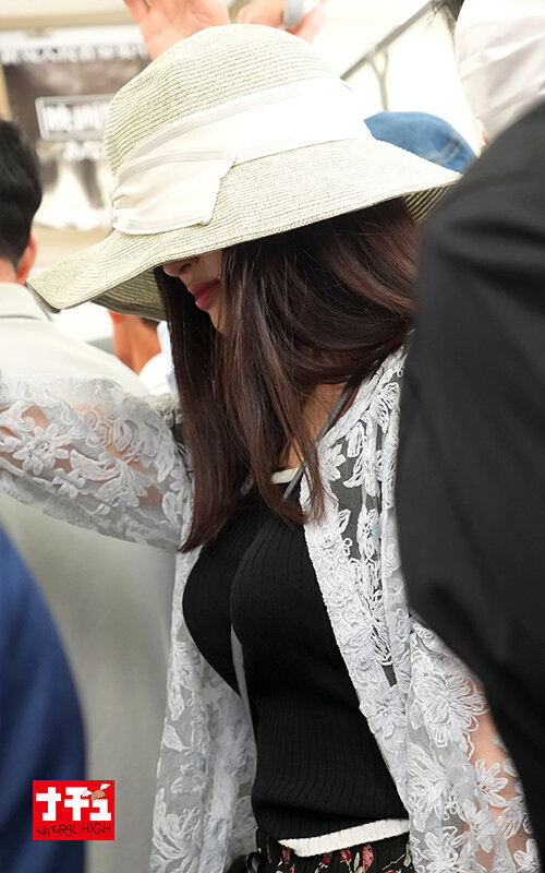 「【素人美女】巨乳スレンダー美女が恥じらいながら感じる姿がエロい!巨尻揺れる中出しプレイ」のサンプル画像2枚目