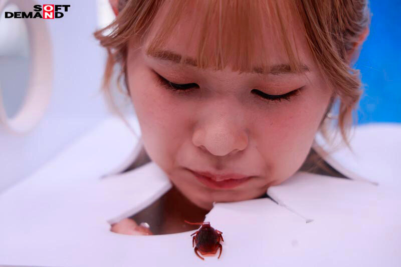 「【素人ナンパ】ウブな美少女女子大生がフリーズチャレンジで恥ずかしいイタズラに耐える姿が可愛すぎる」のサンプル画像18枚目