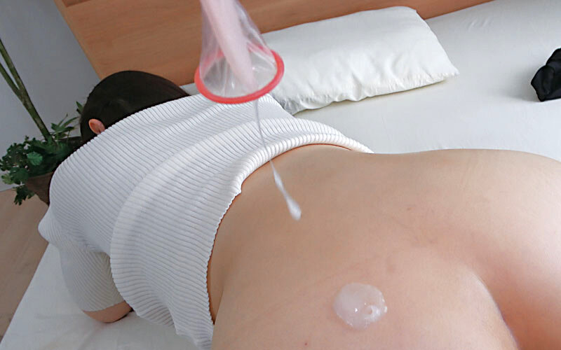 「【素人人妻】性欲旺盛な若妻との3P・4P拘束プレイ!欲求不満な普通の奥様との濃厚セックス2枚組」のサンプル画像15枚目