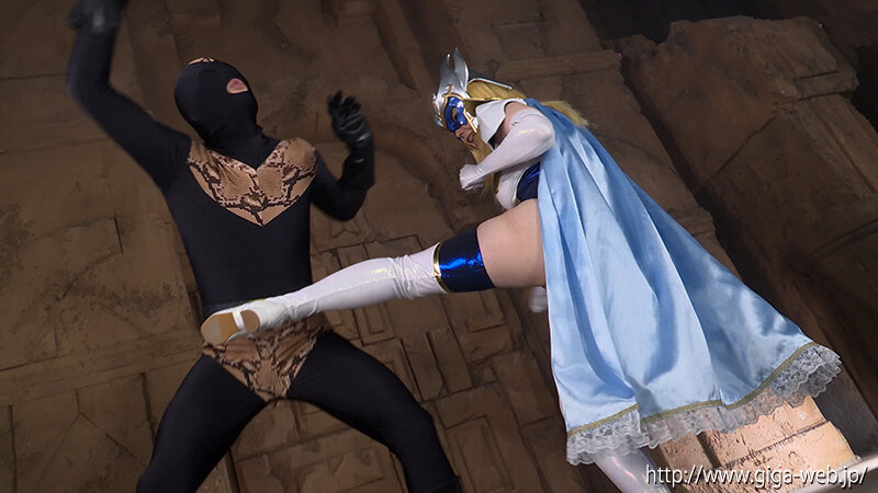 「月見伊織が魅せる女戦士ヒロイン！悪の女幹部が正義に目覚める光堕ち作品」のサンプル画像3枚目