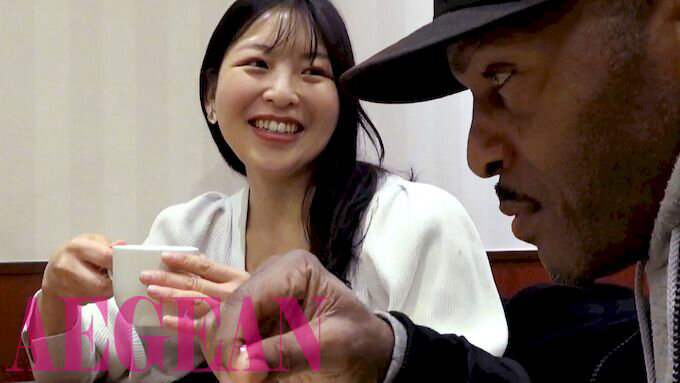 「【人妻ナンパ】黒人巨根に魅了された巨乳熟女が初めての3P中出し体験で絶頂」のサムネイル