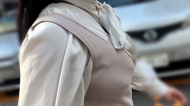 「【素人ナンパ】女子大生みのりちゃんをくすぐり体験！街角で声をかけた社員食堂バイト娘」のサンプル画像3枚目