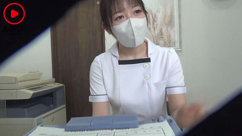 「【素人】巨乳Gカップ歯科助手と中出しNTR!彼氏の前で寝取られる白衣のムチムチナース」のサンプル画像1枚目