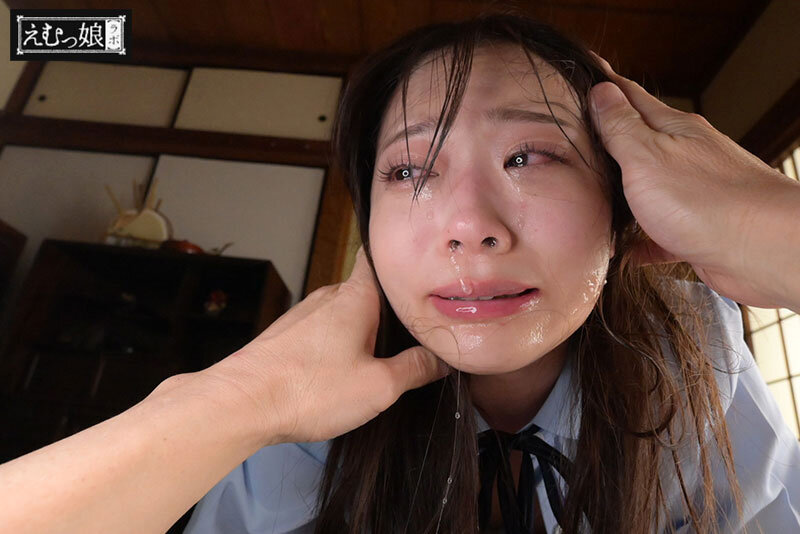 「二葉エマのSM×3P調教動画｜美少女がイラマチオで服従する過激プレイ」のサンプル画像5枚目